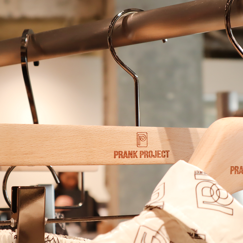 【オリジナル木製ハンガー・ディスプレイ什器製作】PRANK PROJECT（プランクプロジェクト）AOYAMA FLAGSHIP STORE様のご紹介