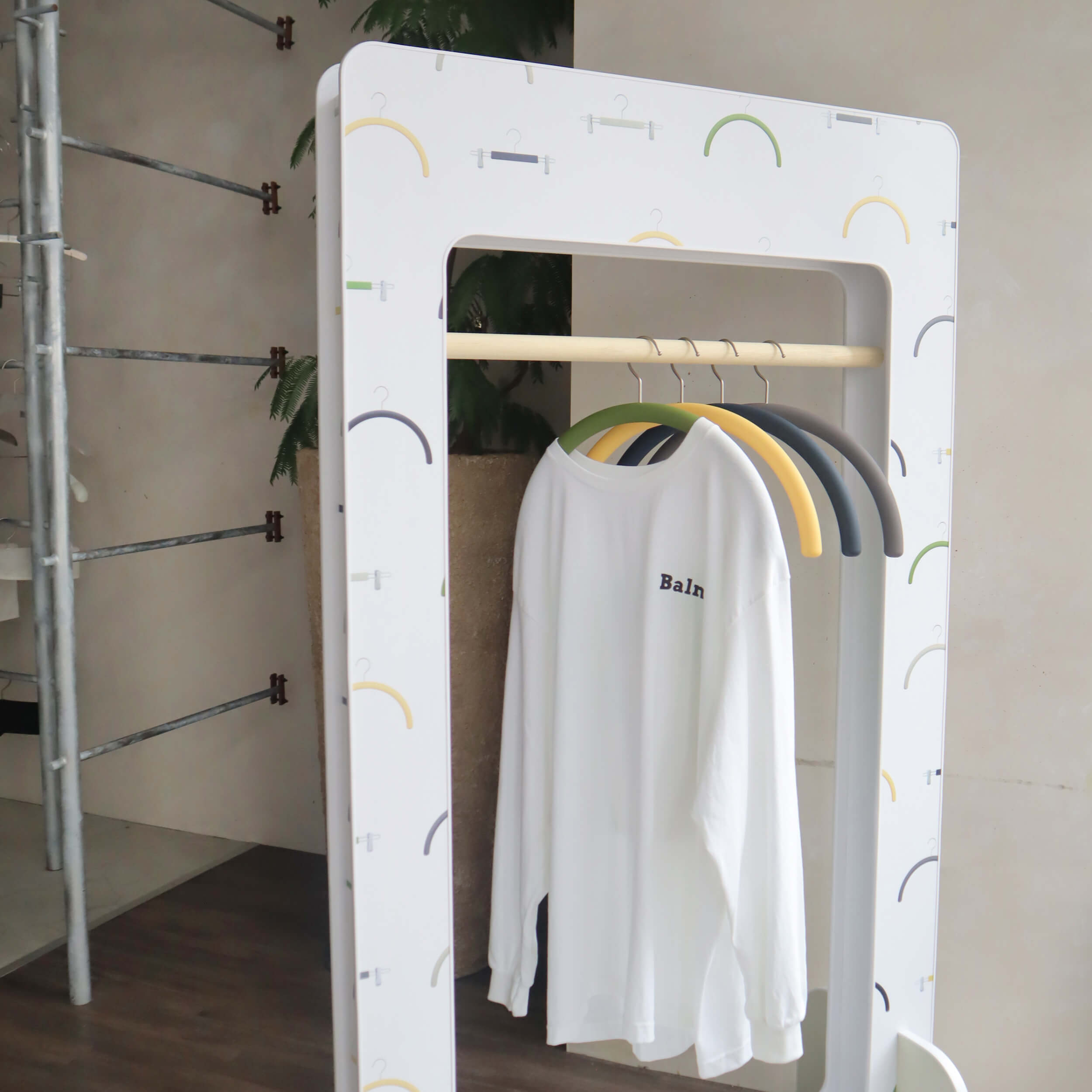 小型店舗でおしゃれに見せるオリジナル什器の考え方